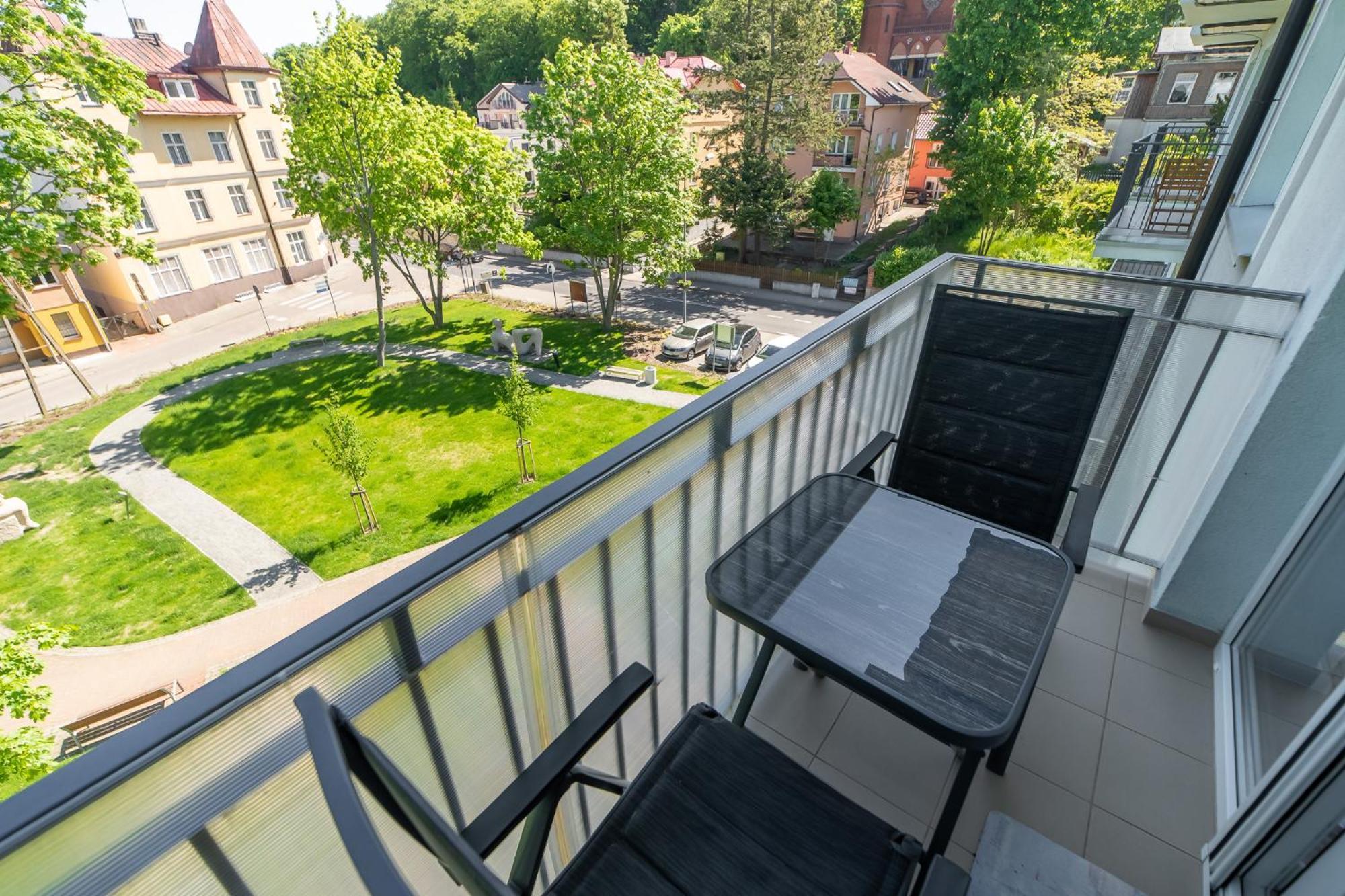 Seaside Breeze Stylish Apartment Balcony & Parking By Noclegi Renters Miedzyzdroje Eksteriør billede